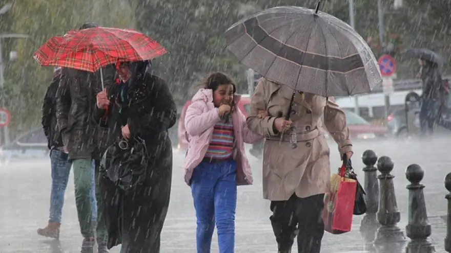 Hava hızla soğuyacak! Yağmur, soğuk, sulu kar… 