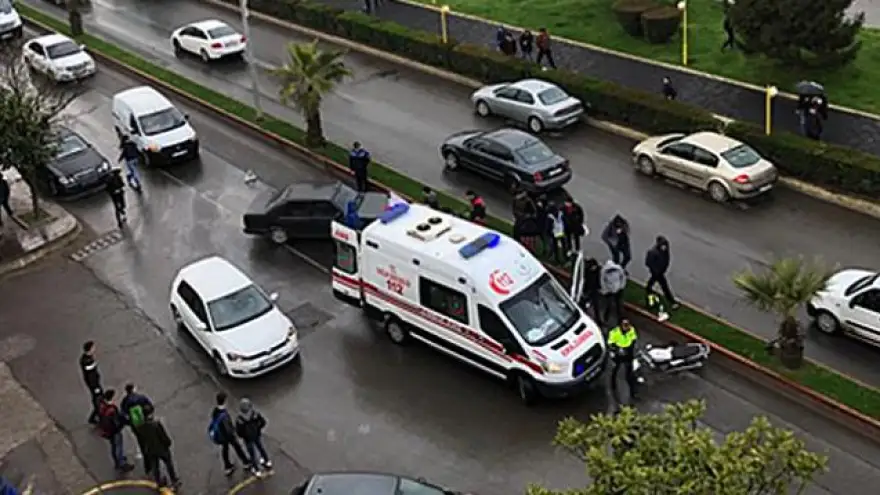 Motosiklet ile otomobil çarpıştı…