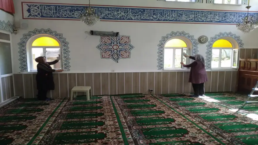 Cami ve mezarlıklar temizleniyor...