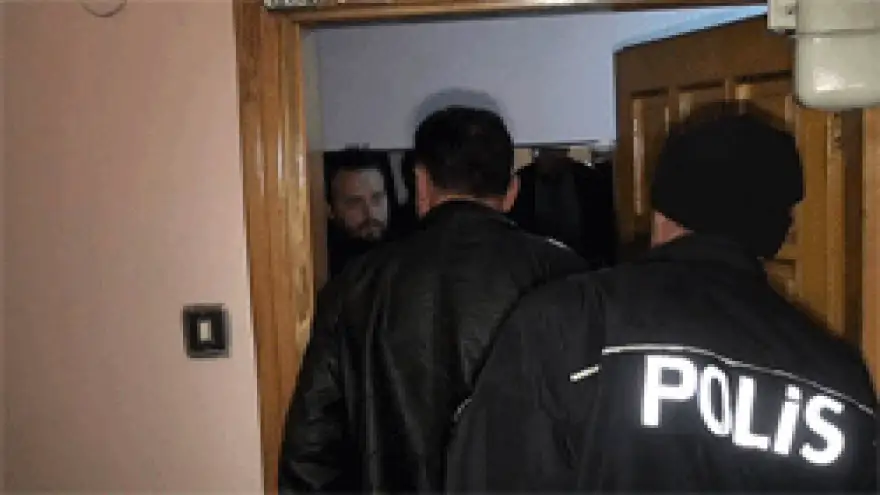 IŞIĞI SÖNDÜRMEK İÇİN KALKTIM VE...