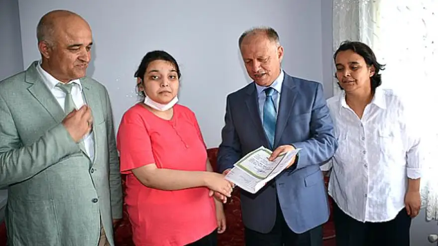 Kameray, karne sevincini evinde yaşadı.