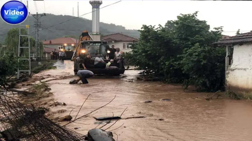 Alaplı'da sel hayatı felç etti...