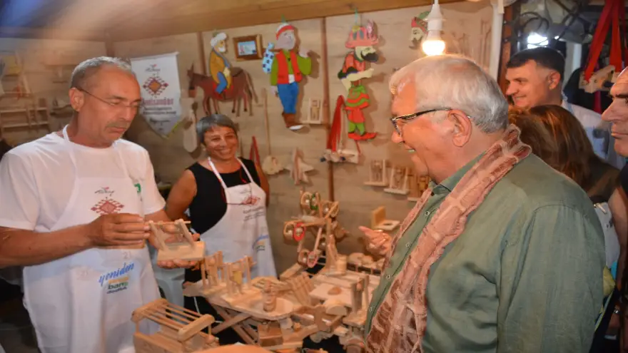 Çok renkli görüntülerle başladı...