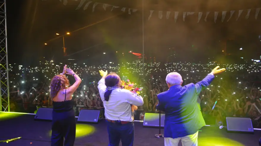 Açık hava konserlerine onbinler eşlik etti