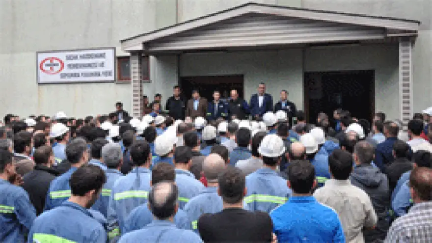 YAŞAMINI YİTİREN MADEN ŞEHİTLERİ İÇİN SAYGI DURUŞUNDA BULUNULDU