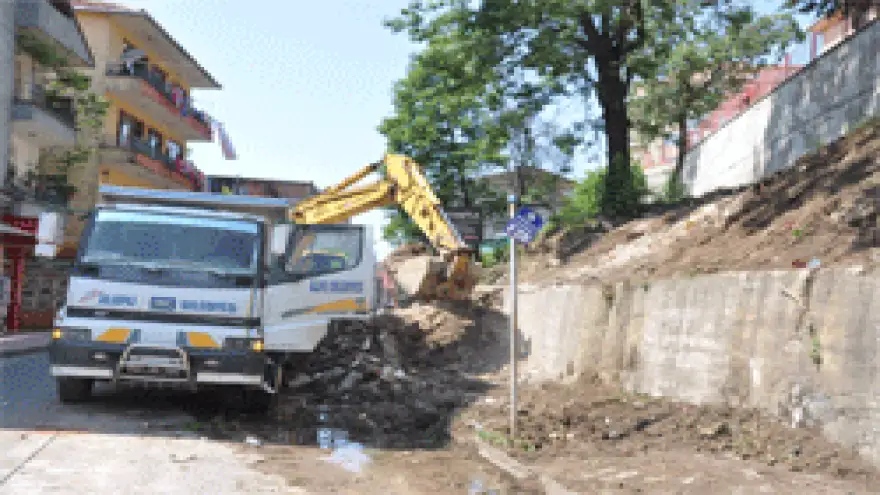 ATALAY İLKÖĞRETİM OKULU ÇEVRESİNDE KÖKLÜ TEMİZLİK