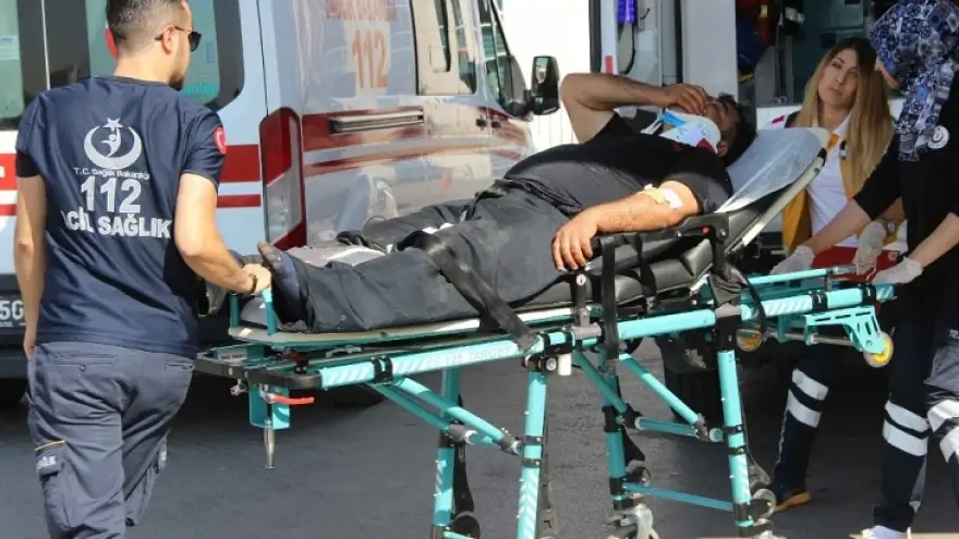 42 Acemi kasap kendini yaralayarak hastanelik oldu