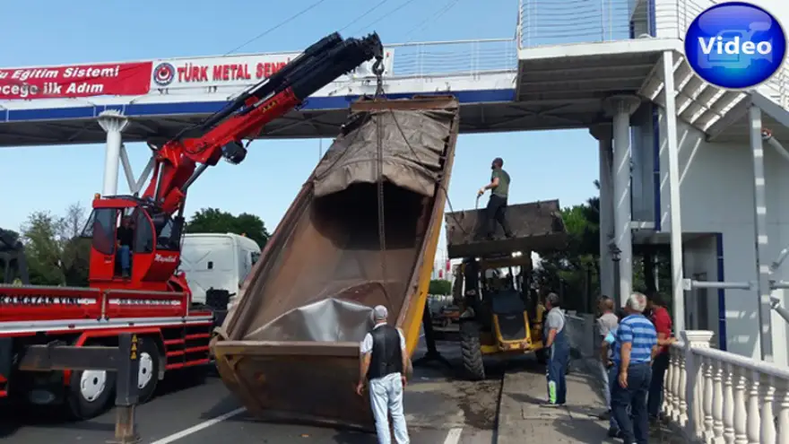 Dorse’yi üst geçitte bıraktı…