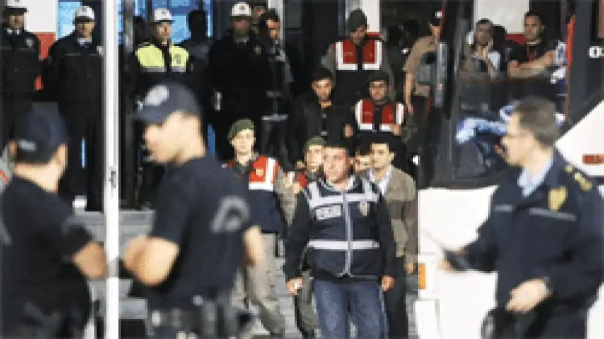 25 ŞÜPHELİ GÖZ ALTI ALINDI 5'İ TUTUKLANDI