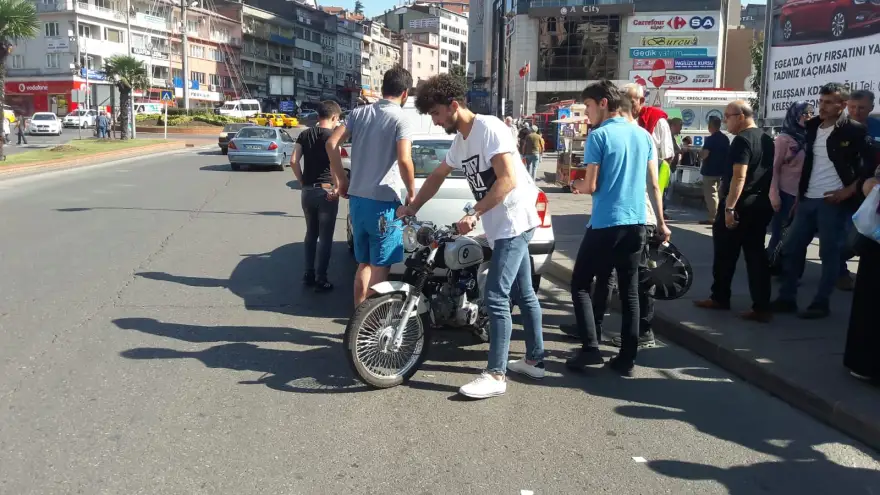 Motosiklet sürücüsü yaralandı