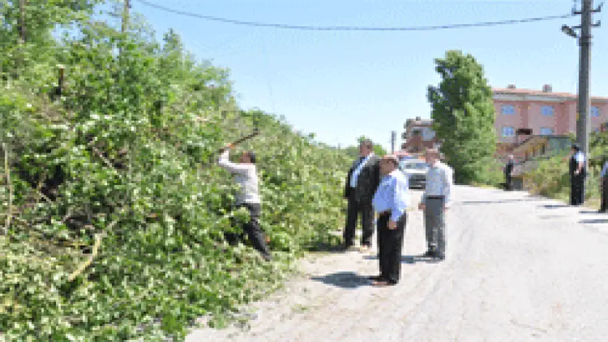 YOL GENİŞLETME ÇALIŞMALARI SÜRÜYOR