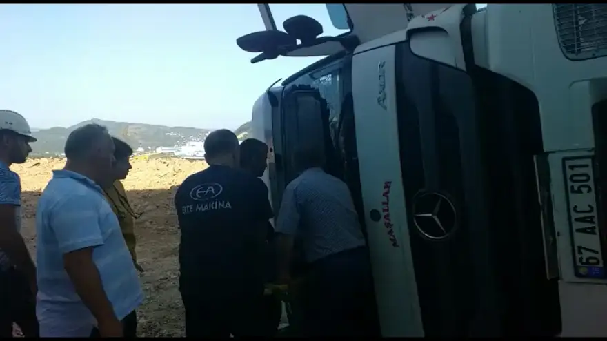 Kamyonu devirdiler!..
