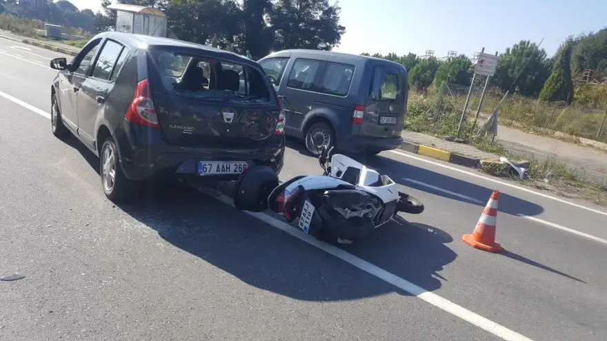 Motosiklet ile otomobil çarpıştı