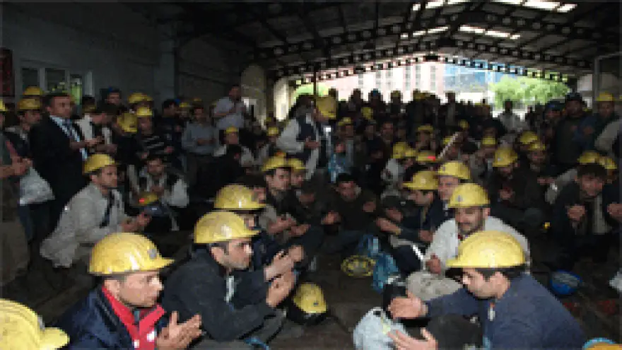 ZONGULDAKLI MADENCİLER SOMA ŞEHİTLERİ İÇİN DUA ETTİ 