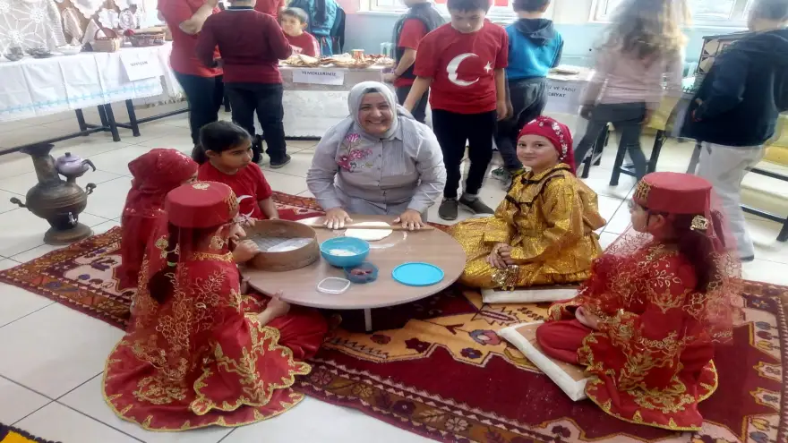 Öğrenciler'den "Kültürel Miras" Sergisi...