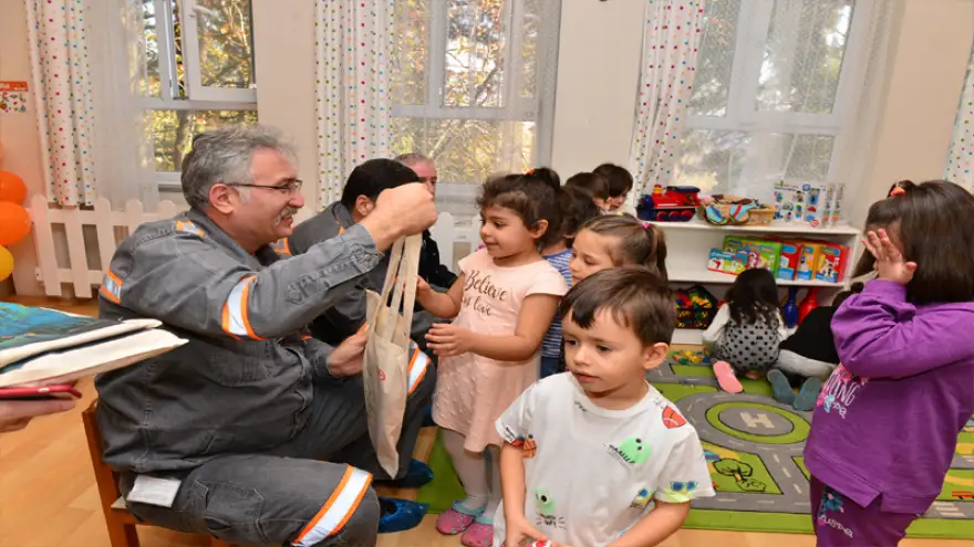 Erdemir, minik dostlarını unutmadı
