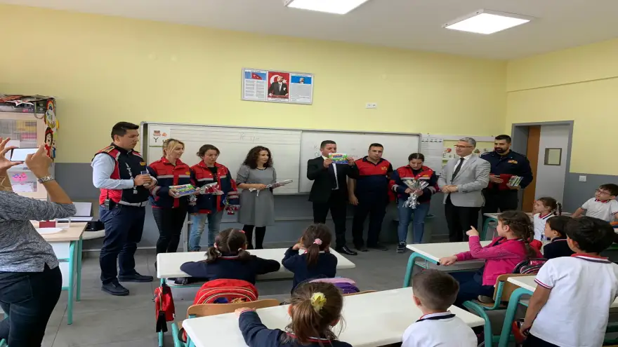 İtfaiyecilerden öğretmenlere sürpriz