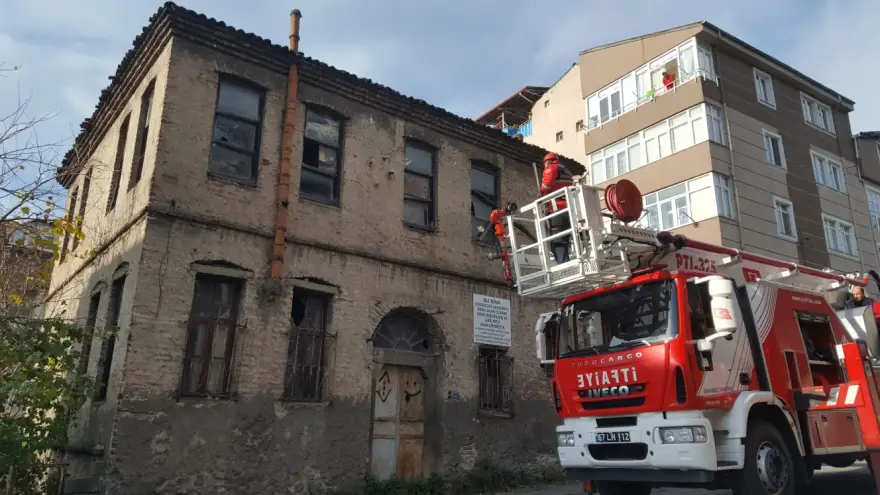 Metruk binada tehlike arz eden bölümler temizlendi