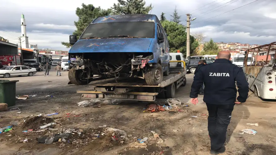 Sanayi sitesi, hurda araçlardan temizleniyor