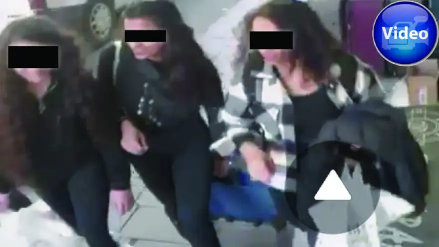 Etrafına aldırış etmeden aldı, gitti!..