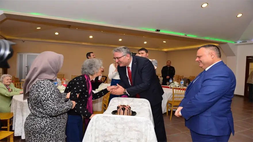 Erdemir, huzurevi sakinlerini ağırladı