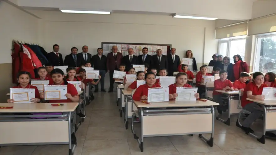 Karne dağıtım töreni ise Atatürk Ortaokulu’nda yapıldı