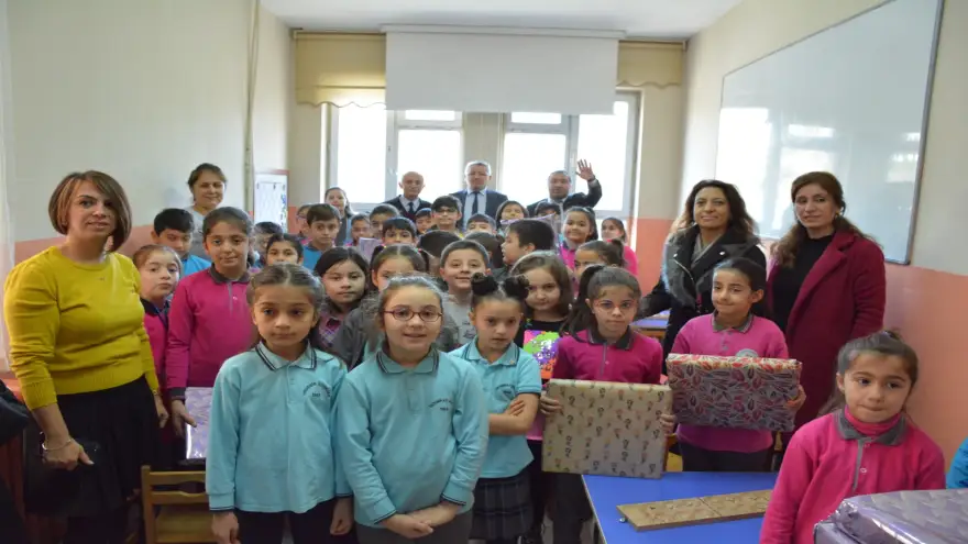 Çocuk Meclisi’nden ‘Kardeş Okuluma Hediye’ Etkinliği