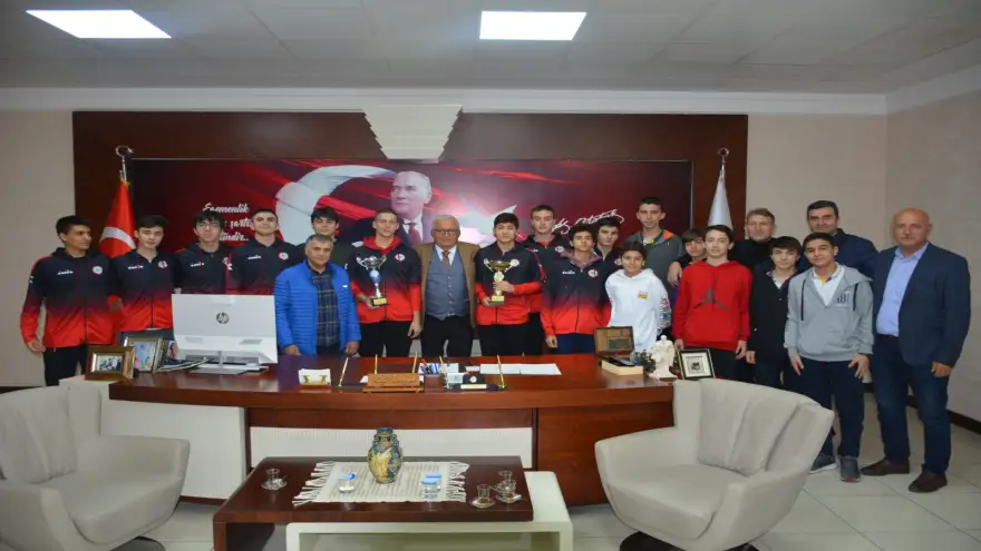 Şampiyonlardan ziyaret