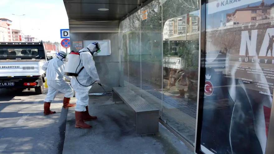 Çocuk parkları, halk otobüsleri, duraklar ilaçlandı