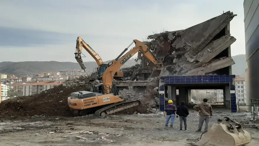 Kdz. Ereğli, metruk binalardan temizleniyor