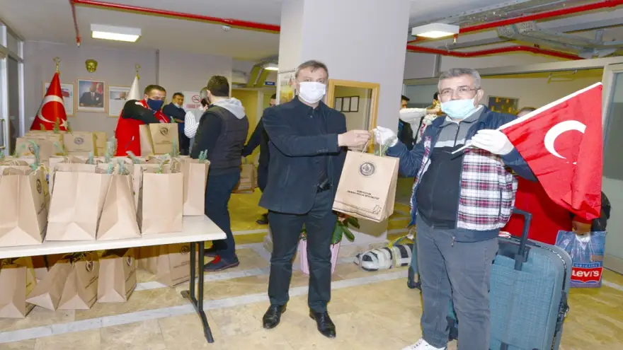 Karantina süreci dolan misafirler fidanlarla uğurlandı