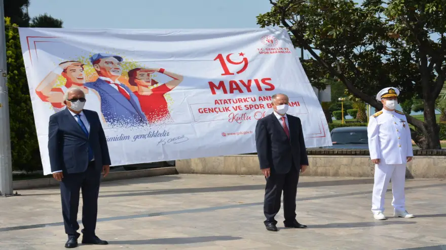 Sosyal mesafe kuralına uygun tören düzenlendi