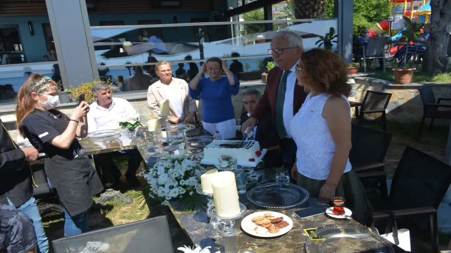 Meclis üyeleri Posbıyık'ın doğum gününü kutladı