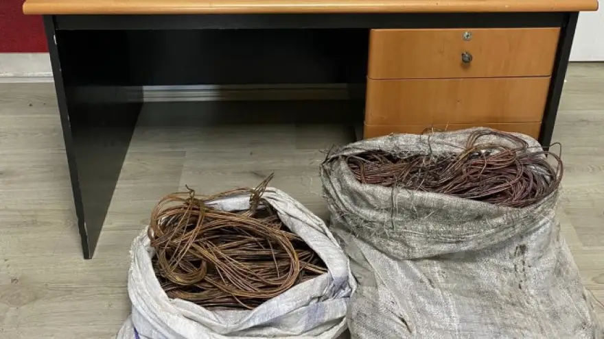 Kablo hırsızlığı yaptı yakalandı