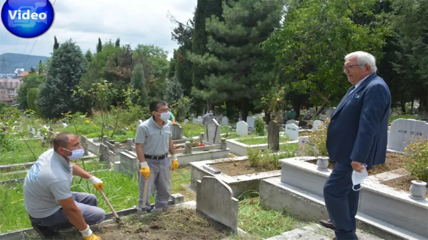 Mezarlıklar bayrama hazırlanıyor