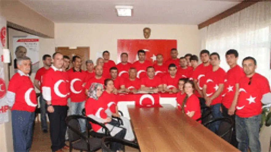 MHP'DEN "BİR BAYRAK'TA SEN AS"KAMPANYASI