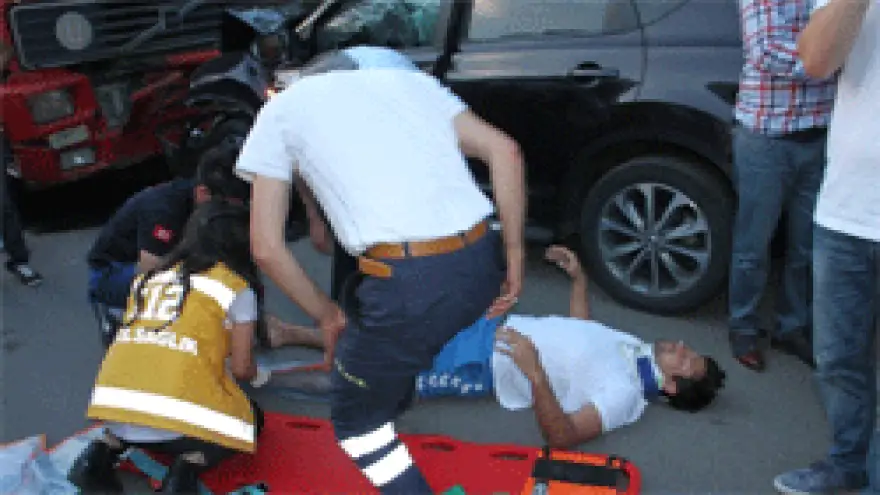 TIR İLE CİP ÇARPIŞTI:1 YARALI