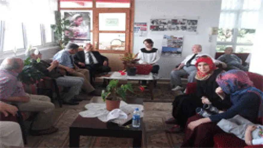 AK KADINLAR,HUZUREVİ SAKİNLERİNİ ZİYARET ETTİ