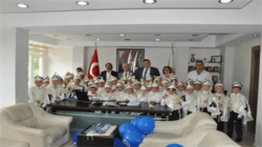 50 ÇOCUK GÖNÜLLERİNCE EĞLENDİ