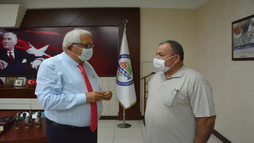 Posbıyık, emekli personele altın hediye etti