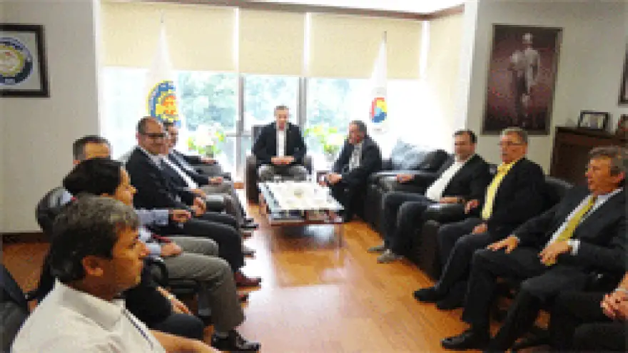 LAURE,DOSTLUK MESAJLARI VERDİ