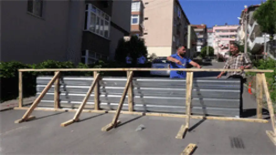 MAHKEME KARARI İLE YOLU KAPATTI