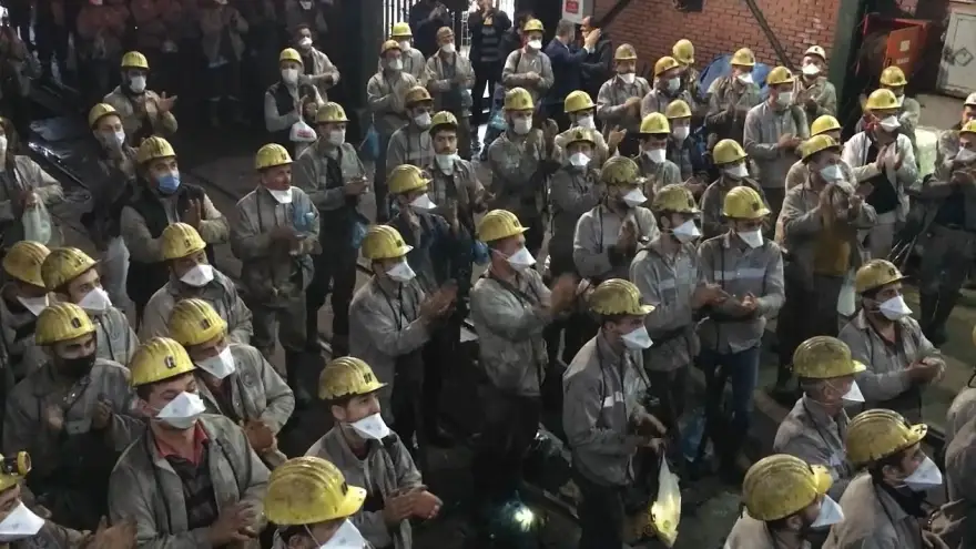 Madenciden alkışlı protesto