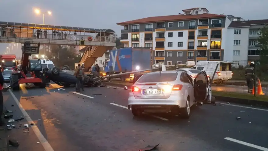 Kepez'de yaşanan kaza güvenlik kameralarına yansıdı
