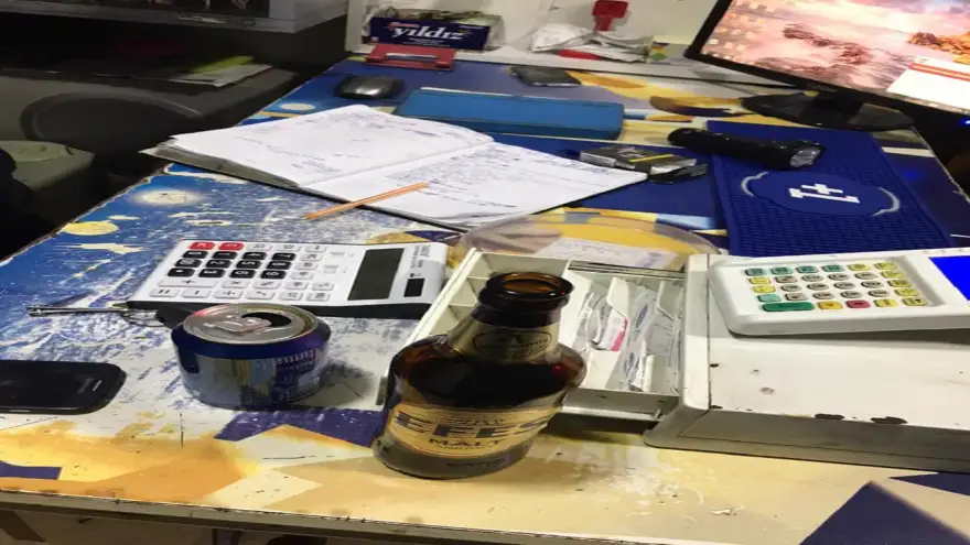 Alkol satarken yakalandılar