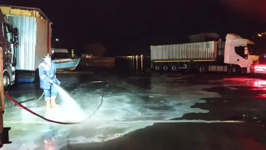 Belediye bozhaneyi yıkadı, balık kokusu giderildi