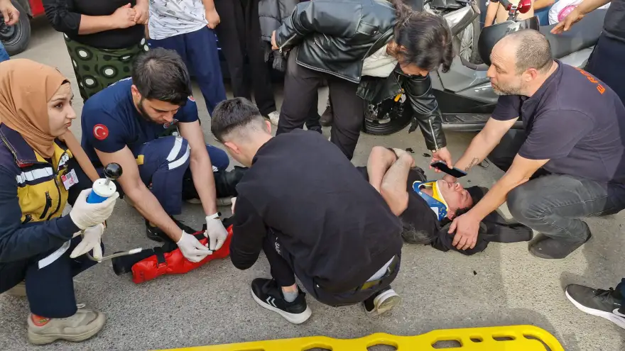 Motosiklet sürücüsü yayaya çarptı...