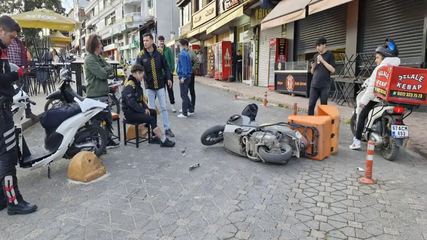 Motosikletler kafa kafaya çarpıştı: 1 Yaralı
