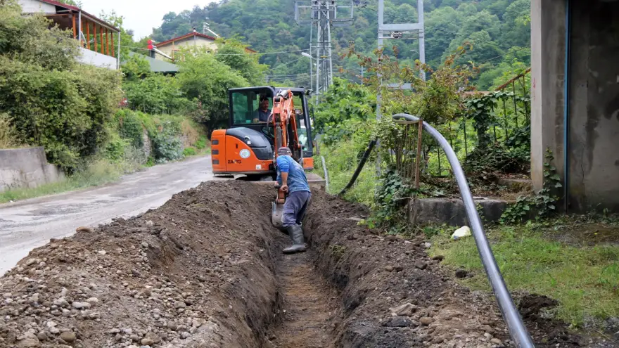 KAVAKDERESİ’NDE İÇME SUYU HATTI ÇALIŞMALARI SÜRÜYOR