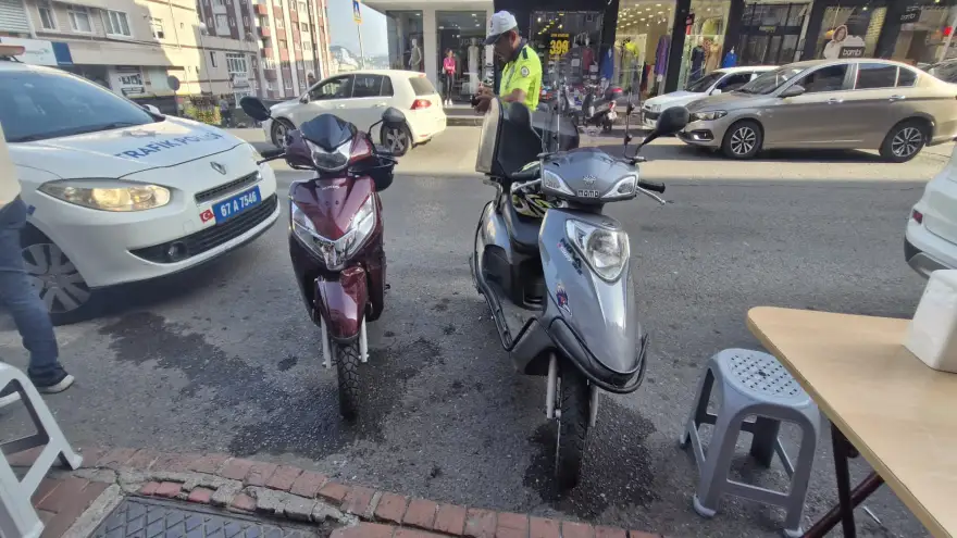İki motosiklet kafa kafaya çarpıştı...